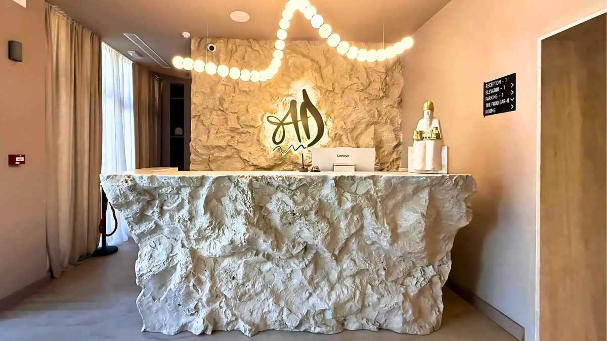 hotel-aquarium-dubrovnik-front-desk